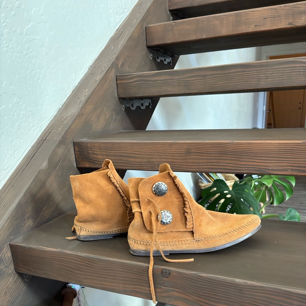 Minnetonka Tan Suede Ankle Booties